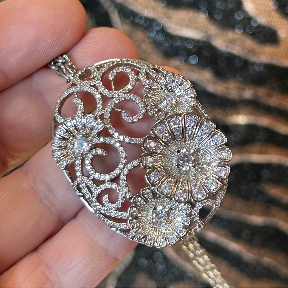 Elegant sparkly cubic zirconia floral medallion on chain necklace
